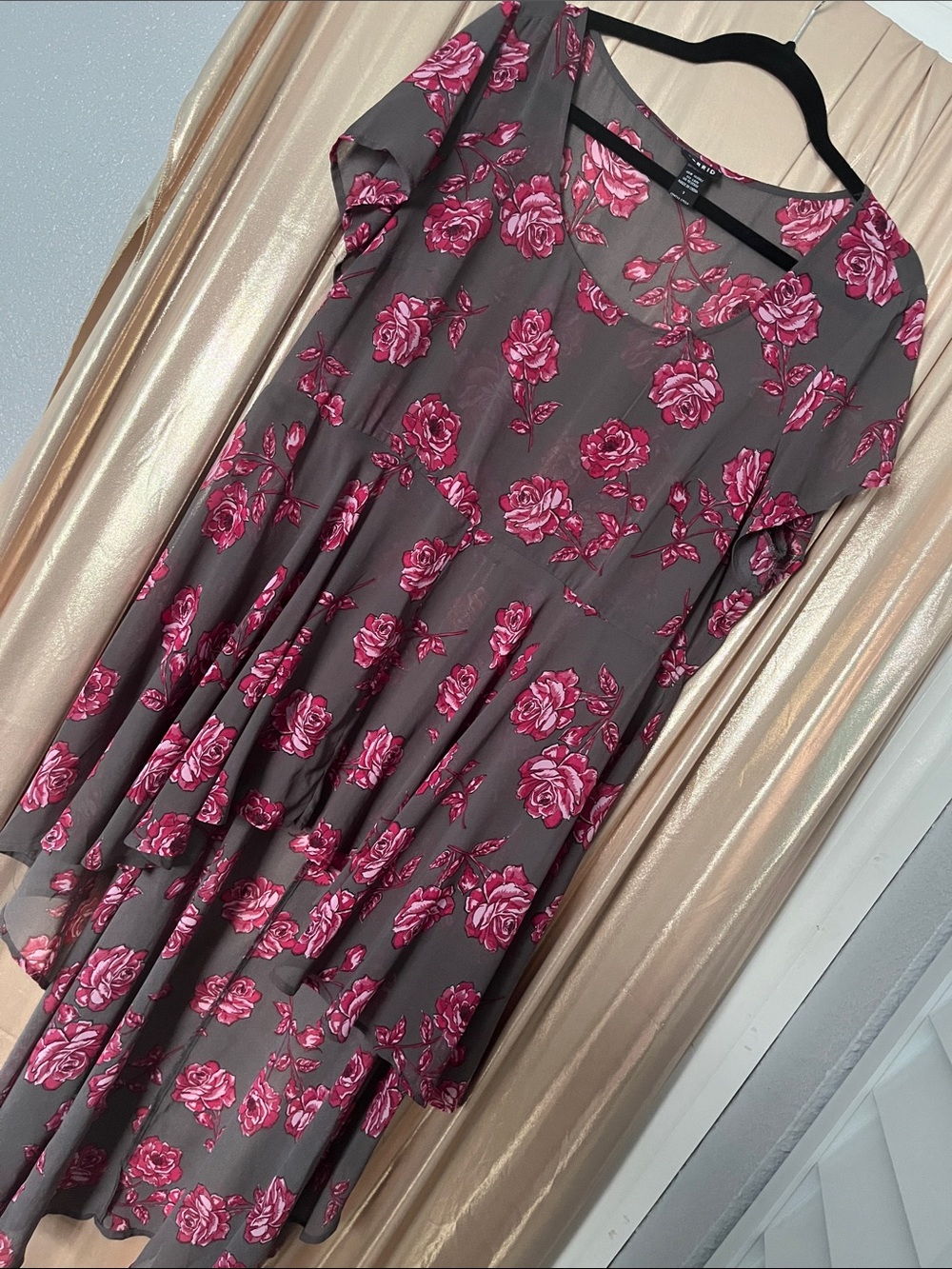 Torrid Women's Floral Hi-Lo Tunic in Gray with Pink Roses